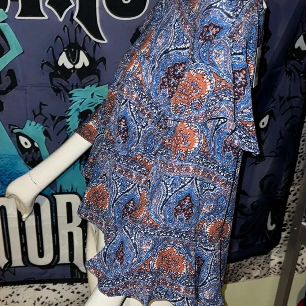 JACK bb Dakota
Eat Slay Love Printed Top flare sleeve blue & rust - Picture 8 of 10